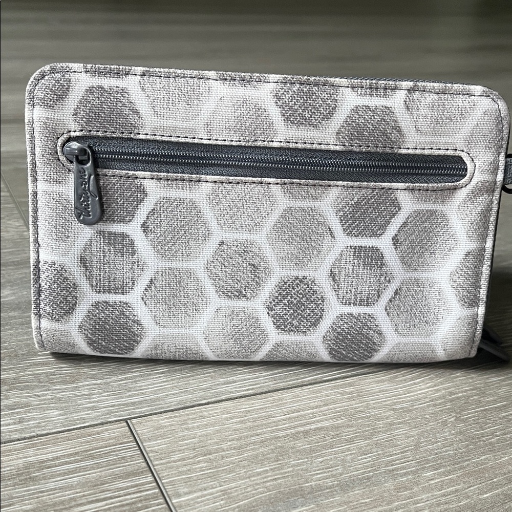 Thirty-One Silver Hexagon Pattern Wallet - Picture 2 of 5